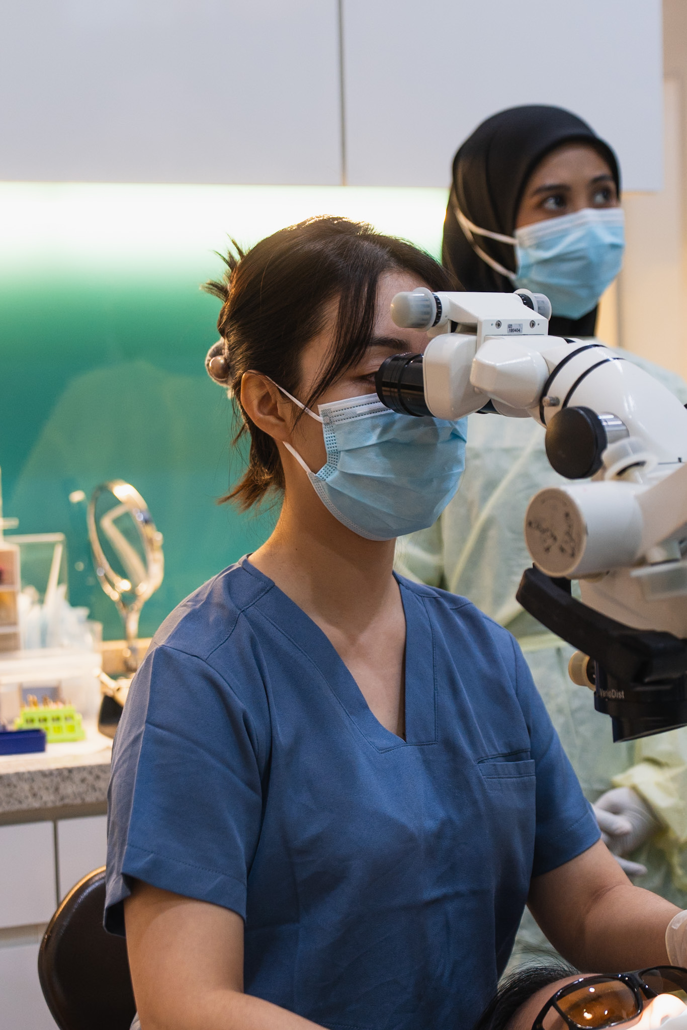 Root canal treatment under surgical operating microscope